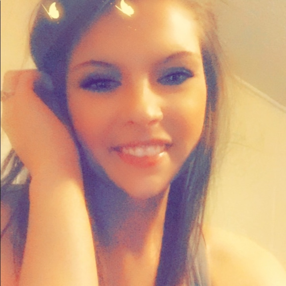 Meet your Posher, Brittney